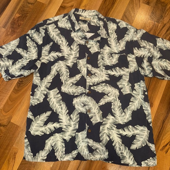 Tommy Bahama Other - Tommy bahama 100% silk wood button button up palm shirt breezy lightweight large